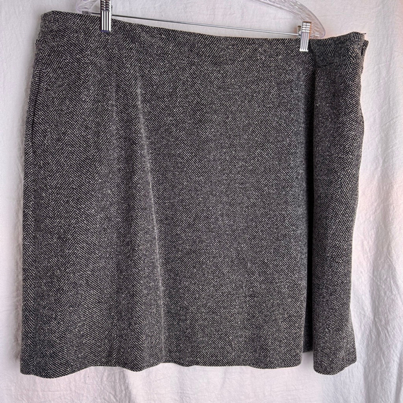 Lands' End Dresses & Skirts - Women's Lands' End Pencil Skirt 22W Black White Herringbone